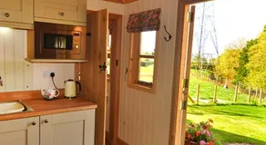 Finest Retreats - Shepherds Lodge at Morrells Wood - Image 4