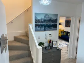 Stylish Apartment in Watford - Image 2