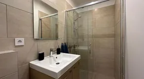 1 Appartement OU Chambres privées en centre ville Choisissez UNE option - Image 2