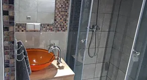Domek letniskowy 8-osobowy nad jeziorem Wilczyńskim, basen, rowerki wodne pomost kajaki, boisko do siatkówki, wiele udogodnień - Image 2