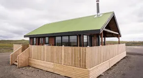 Black Beach Cottage - Image 4