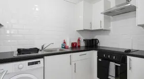 Free Parking - Sleeps 6 - Central - New Interior - Image 3