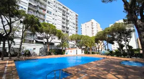 Apartamento tipo estudio con piscina en Blanes - Image 5