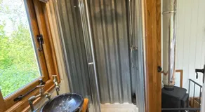 The Hereford Hut, Charming 1 bedroom Shepherds Hut - Image 2