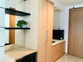 Romantic City View Treepark Apartement by Echa - Image 2
