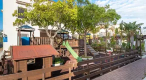 Appartement de vacances avec jardin, terrasse et internet haut débit | Vue jardin - Image 3