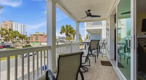Be A Nomad - 4BR Beach Retreat - Steps to Sand - Image 4
