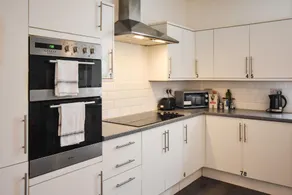 No 13 Georgian Shared House - By Clifton Short Lets - Image 3