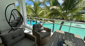 Atmospheric apartment with a beautiful view of the swimming pool - Image 3