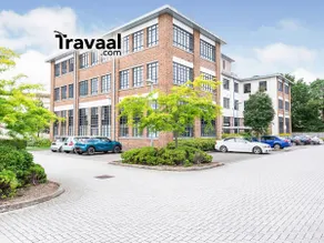 Travaal.©om - 3 Bed Serviced Apartment Farnborough - Image 4