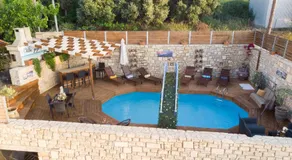 Villa Gogo offers privacy and pool - Image 5