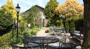 Walnut Lodge Bed & Breakfast - Image 3