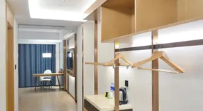 GreenTree Eastern Xuzhou High Speed Railway Station Square Yindi Automobile Market Hotel - Image 3