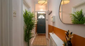 Joseph Suite - Stylish 3BR Home with Parking & WIFI - Image 3