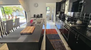 Villa Parisienne Modern Guest house - Image 4