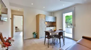 Apho Apartment Hotel - Image 2