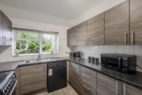 Chic & Cosy 2 Bed Maisonette with Freeparking near Chelmsford City Centre - Image 5