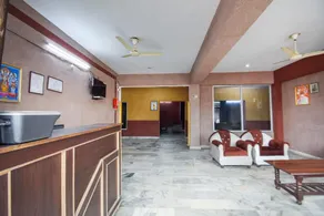 OYO Flagship Vibes Hotel - Image 3