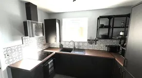 Spacious 3 bed APT sleeps 5 near Bournemouth Beach - Image 3