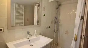 Gîte de charme dans ferme lorraine avec jardin clos, à proximité de sentiers et base de loisirs - Image 2