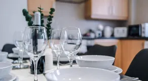 Spacious 2-Bed Home 5mins to Co-op Live & Etihad Campus w Free Parking - Image 5