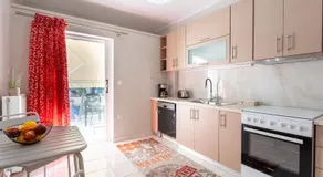 Comfortable 3-Bedroom Seaside Maisonette - Image 4
