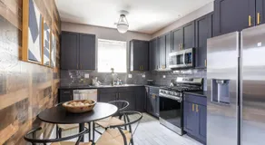 Kenwood Apartments, Downtown Hyde Park - Image 2