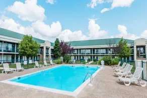 Days Inn by Wyndham Elizabethtown - Image 2