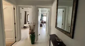 Appartement entièrement équipé avec piscine, internet haut débit et jardin | Vue plage | À côté de la plage | Idéal pour le télétravail - Image 4