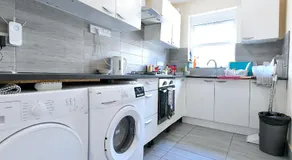 City Apartments near Seven Sisters - Image 4