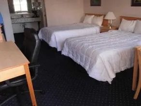 Econo Lodge Inn and Suites Central - Image 2