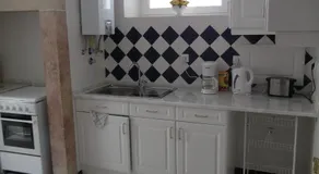 Angola Top Floor 6 Bedrooms - Image 3