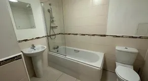 Cozy Room In Sauchiehall Street - Image 2