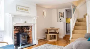 Cathedral Views Grade II Listed Mews Cottage - Image 2