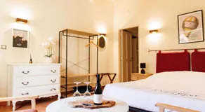Château Catherine de Montgolfier - B&B et Gites - Piscine - Domaine viticole bio avec dégustation - Image 2