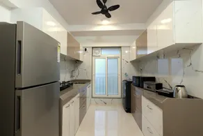 Mumbai 3 BHK | Kitchen + Modern Amenities - Image 4