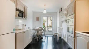 Wilton house - 3 bedroom house with garden - Image 3