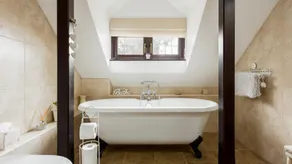 The Willows - Charming Railway Woodland Cottage with Log Burner - Image 3