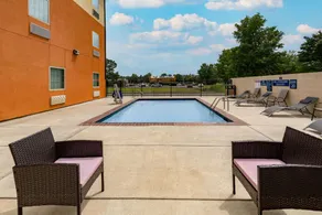Days Inn & Suites by Wyndham Horn Lake - Memphis Graceland - Image 3