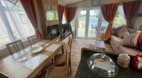 Lakeside Retreat 1 with hot tub, private fishing peg situated at Tattershall Lakes Country Park - Image 2