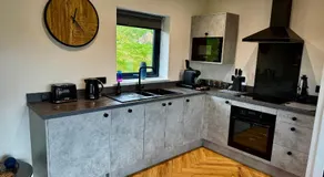 Luxury One Bedroom Cabin - Heatherbank Cabin - Image 4