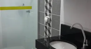 Excelente apartamento completo próximo ao centro - Image 2