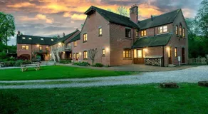 Travel Fox Cottages- Swimming Lake, BBQ Hut, Games Area - Alton Towers - Image 5