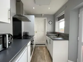 Cosy & Comfortable Apt w/Parking - Image 3