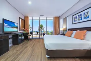 Court Meridian Hotel & Suites - Image 2