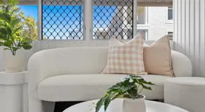 Alex Beachside Pet Friendly 2 Bed Apartment - Image 3
