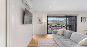 Modern and Scenic Valley Escape - Image 2