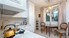 Elegant Old Town Apartment with Terrace & Parking - Image 4