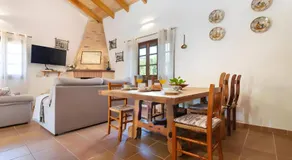 Spacieuse maison de campagne entièrement équipée avec jardin, barbecue et terrasse | Vue montagne - Image 4