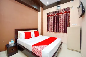 OYO 42945 Surya Hotel - Image 4